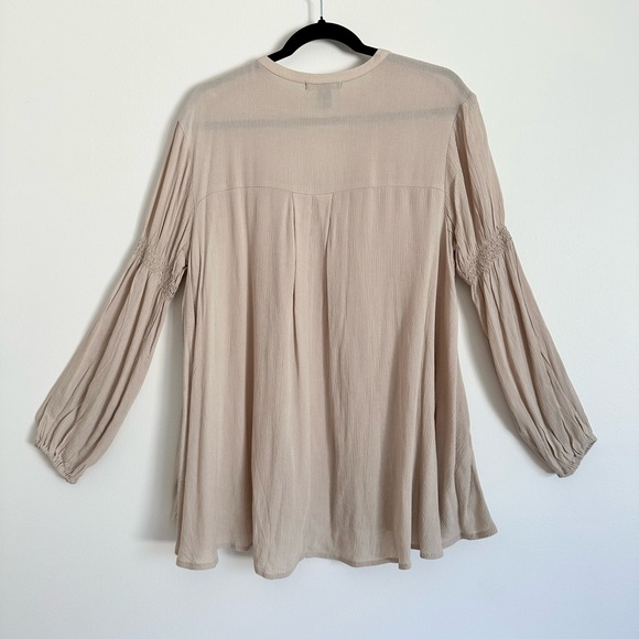 Forever 21 Flowy Boho Long Sleeve Tunic with Button V Cutout Collar - Picture 10 of 12